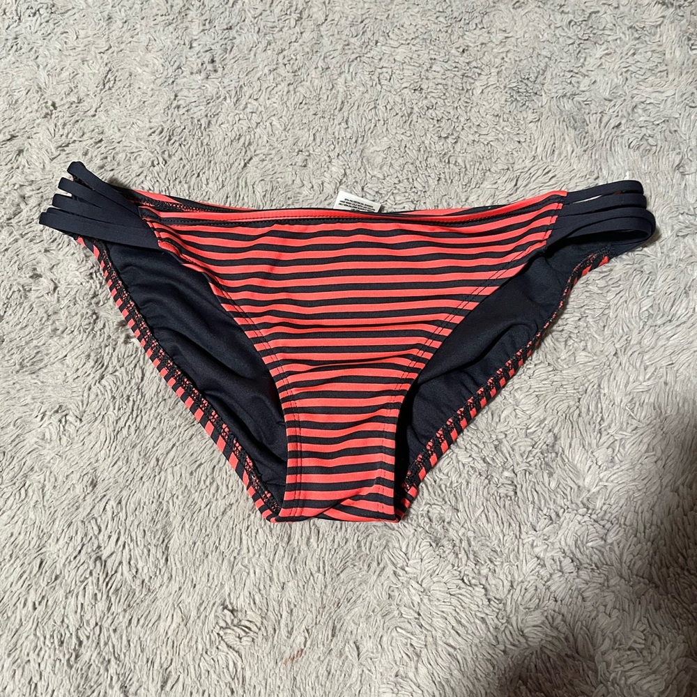 Swimsuit bottoms size m women’s